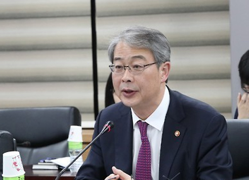 Yim Jong-yong, chairman of the Financial Services Commission, in a file photo. (Yonhap)