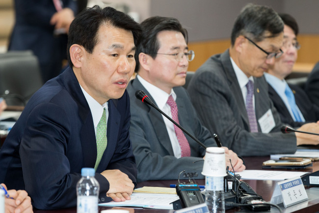 Financial Services Commission Vice Chairman Jeong Eun-bo speaks at a meeting in Seoul, Thursday. (FSC)