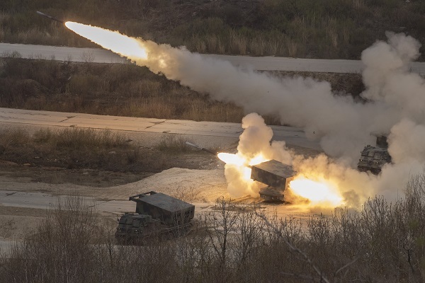 Multiple rocket launchers fire off volleys of explosives during a counterfire exercise held at a training field in Pocheon in Gyeonggi Province on Wednesay. (Yonhap)