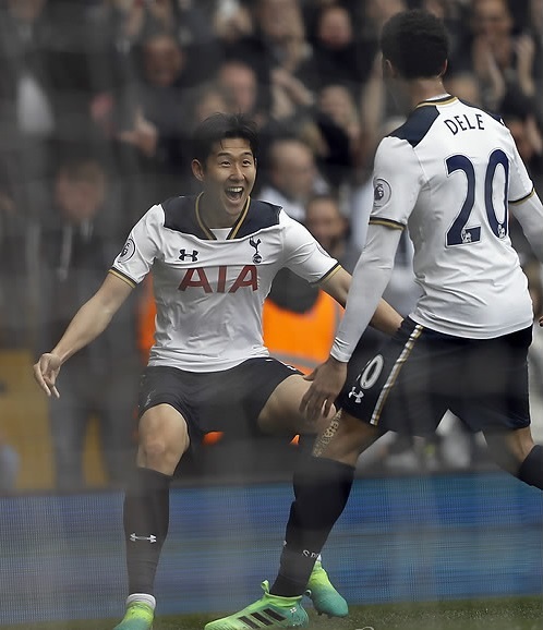 Tottenham Hotspur forward Son Heung-min (left) celebrates with teammate Dele Alli after scoring a goal against Bournemouth in their English Premier League match at White Hart Lane in London. (Yonhap)