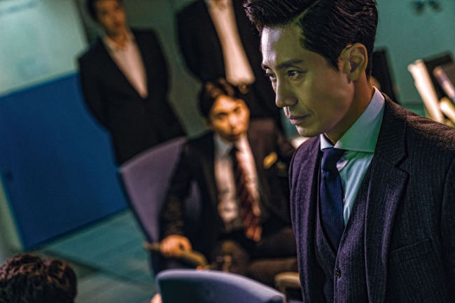 Shin Ha-kyun stars in “The Villainess.” (Next Entertainment World)