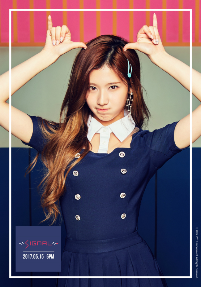 A teaser image of Sana for Twice’s upcoming EP “Signal” (JYP Entertainment)