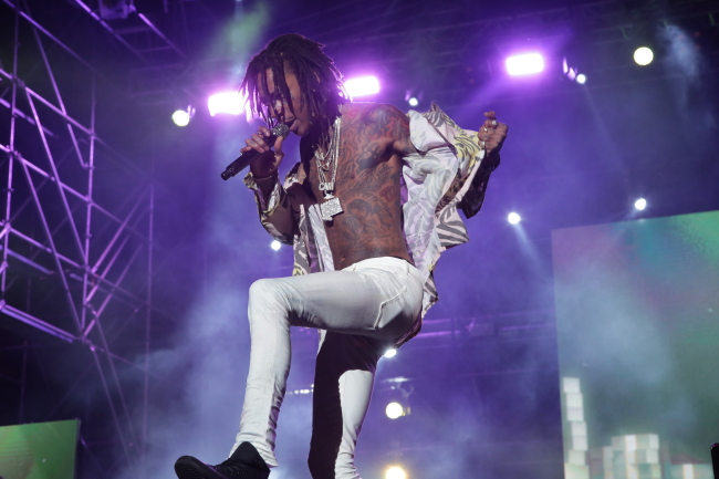 American rapper Wiz Khalifa performs at Culture Square in Seoul Sports Complex on Wednesday, headlining the Seoul Sessions Live Music Event 2017. (Mixmag Korea)