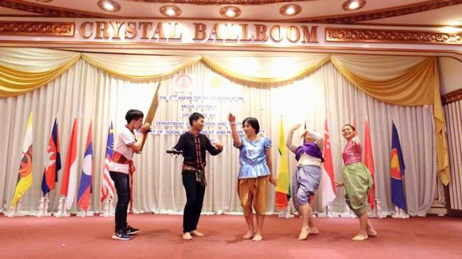 A Thai group performs a traditional dance with a musical instrument called the khaen. Vientiane Times
