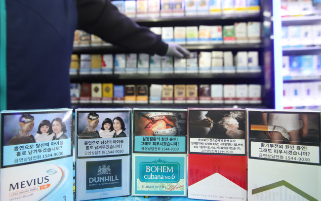 Cigarettes for sale at a convenience store (Yonhap)