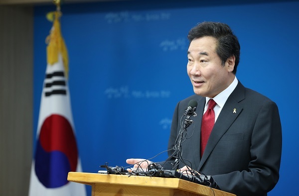 Prime Minister-designate Lee Nak-yon, currently the governor of South Jeolla Province, speaks during a press conference at the provincial office in Muan, 385 kilometers south of Seoul. (Yonhap)