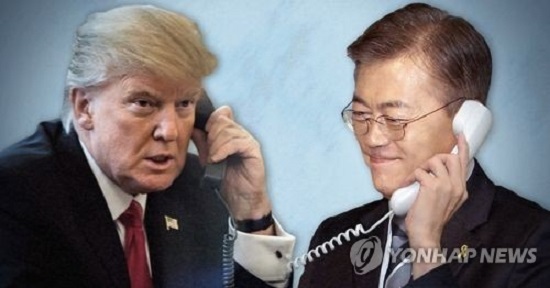 This image shows US President Donald Trump (left) and South Korean President Moon Jae-in. (Yonhap)