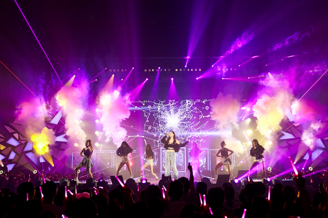 Girls’ Generation’s Taeyeon performs at Olympic Hall of Seoul Olympic Park on Sunday. (S.M. Entertainment)