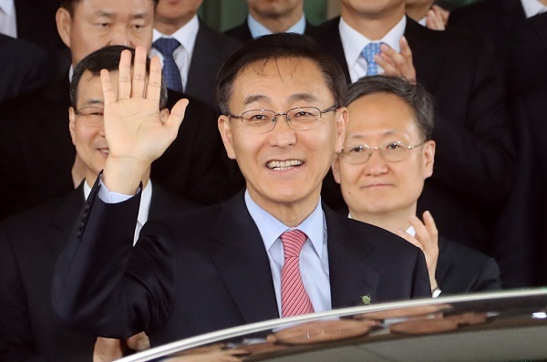 Outgoing chief prosecutor Kim Soo-nam (Yonhap)