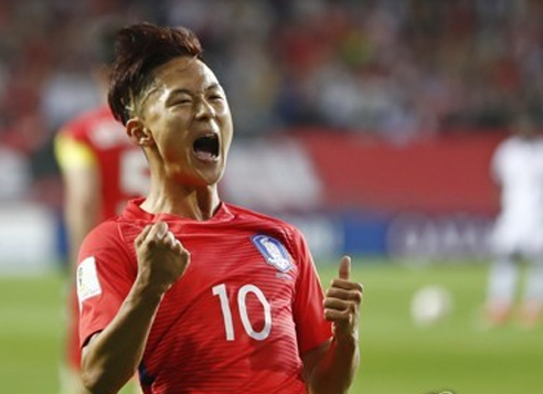 South Korea's Lee Seung-woo celebrates his goal against Guinea during the teams' FIFA U-20 World Cup Group A match at Jeonju World Cup Stadium in Jeonju, North Jeolla Province, on May 20, 2017. (Yonhap)