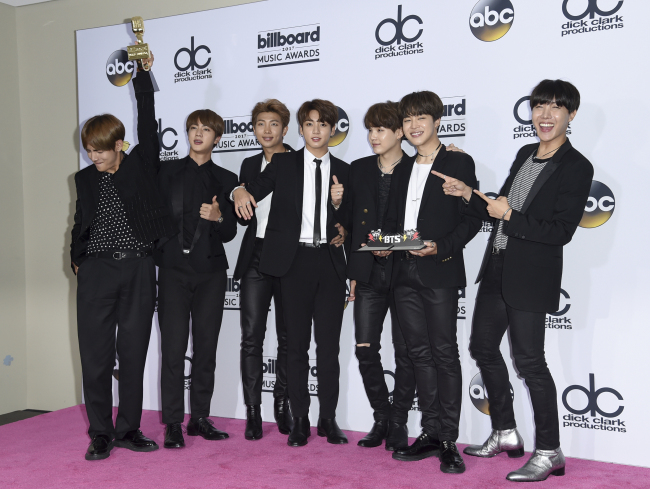 BTS poses in the press room with the trophy for top social artist at the Billboard Music Awards at the T-Mobile Arena in Las Vegas on Sunday. (AP-Yonhap)