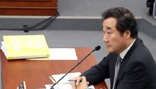 Prime Minister-nominee Lee Nak-yon attends a parliamentary confirmation hearing at the National Assembly in Seoul on May 25, 2017. (Yonhap)