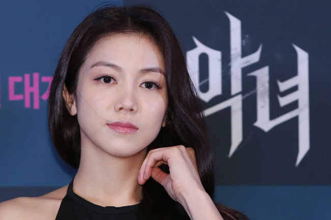 Actress Kim Ok-bin poses at a media event to promote the upcoming action flick “The Villainess” in Seoul on Tuesday. (Yonhap)