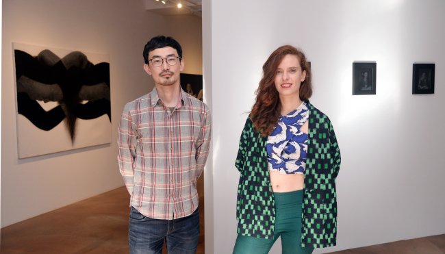 Cho Moon-ki (right) and Alex Verhaest pose at “The Absence of Paterfamilias” exhibition at Barakat Seoul on May 30. (Park Hyun-koo/The Korea Herald)
