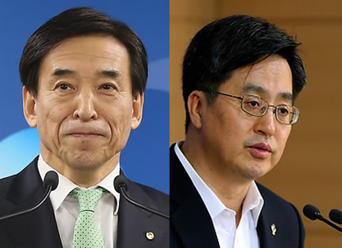 BOK Gov. Lee Ju-yeol (left) and new Finance Minister Kim Dong-yeon (Yonhap)
