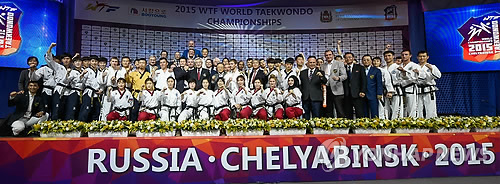 Demonstration teams of the WTF and the North Korea-lead International Taekwondo Federation pose for pictures after their joint performance during the opening ceremony of the 2015 WTF World Taekwondo Championships in Chelyabinsk, Russia, on May 12, 2015. (WTF)