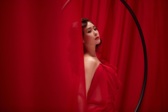 A promotional image for “Mata Hari” shows Ock Ju-hyun. (EMK Musical Company)