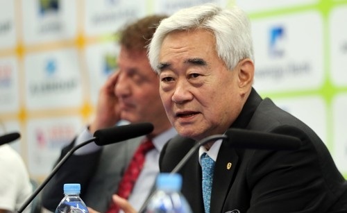 Choue Chung-won, president of the World Taekwondo Federation, speaks at a press conference ahead of the WTF World Taekwondo Championships` opening ceremony at T1 Arena inside Taekwondowon in Muju, North Jeolla Province, on June 24, 2017. (Yonhap)