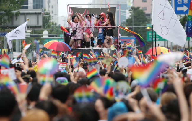 Sexual minorities and their advocates march through central Seoul in the pride parade Saturday. (Yonhap)
