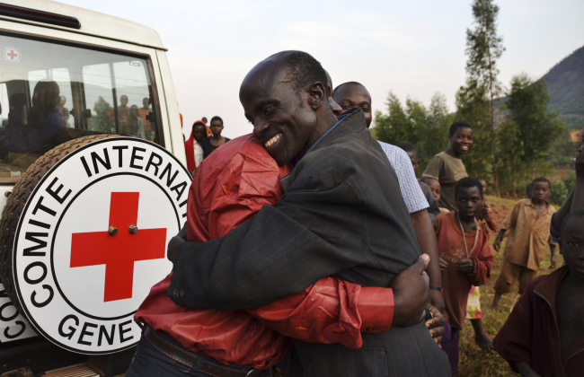 A separated family rejoices being reunited through the work of ICRC in the Makamba Province, Burundi. (The International Committee of the Red Cross)