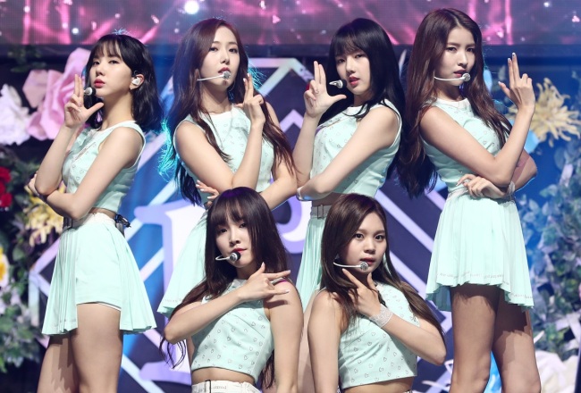 GFriend performs during a press showcase for its fifth EP “Parallel” in Seoul on Tuesday. (Yonhap)