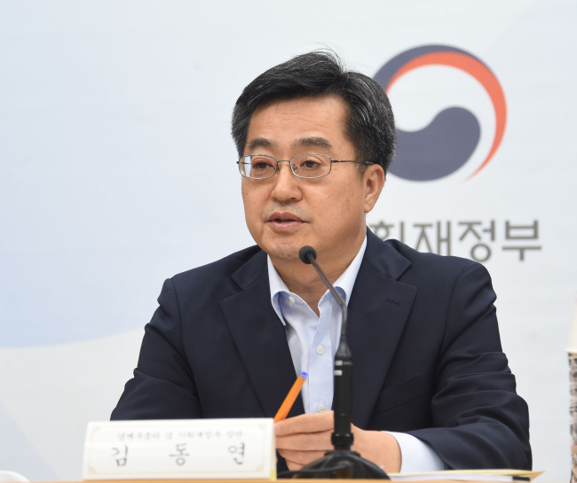 Deputy Prime Minister for economic affairs and Finance Minister Kim Dong-yeon on Wednesday announces the government's revised taxation plan. (Ministry of Strategy and Finance)