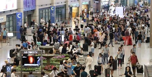 This file photo shows the arrival area at Incheon International Airport, South Korea`s main gateway to the world. (Yonhap)