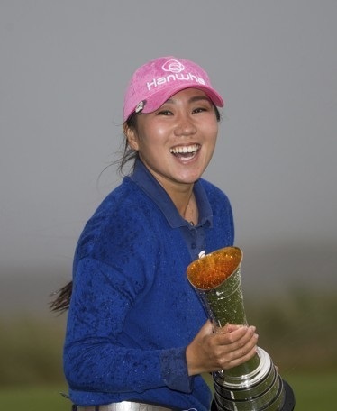 In this Associated Press photo, Kim In-kyung of South Korea celebrates with the champion's trophy after winning the Ricoh Women's British Open at Kingsbarns Golf Links in Fife, Scotland, on Aug. 6, 2017. (Yonhap)