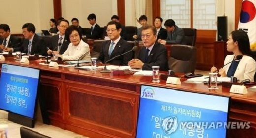 This file photo, taken June 21, 2017, shows President Moon Jae-in (second from R) speaking at the inaugural meeting of the Presidential Committee on Job Creation held at the presidential office Cheong Wa Dae in Seoul. (Yonhap)