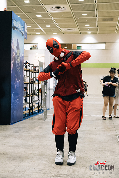 A cosplayer is seen during Comic Con Seoul (Comic Con Seoul)