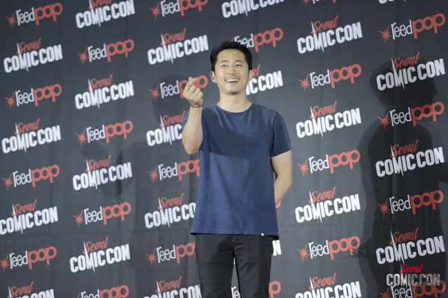 Steven Yeun poses during Comic Con Seoul (Comic Con Seoul)