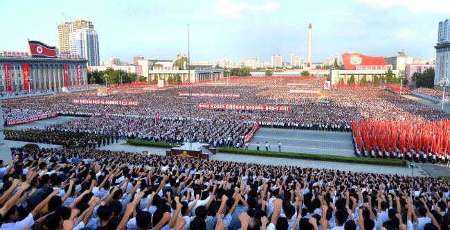 A propaganda poster is diplsyed during a rally in support of North Korea's stance against the US, on Kim Il-Sung square in Pyongyang on August 9, 2017. (Yonhap)