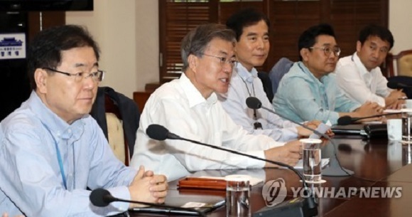 President Moon Jae-in (2nd from L) speaks at a weekly meeting with his top presidential aides held at the presidential office Cheong Wa Dae on Aug. 10, 2017. (Yonhap)