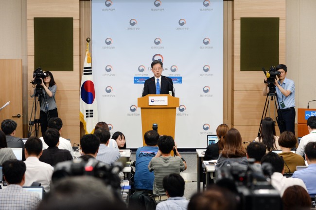 Kim Hyun-chong, Korea’s chief trade negotiator, speaks to the press during a briefing held at Central Government Complex in Seoul on Tuesday. (Ministry of Trade, Industry and Energy)