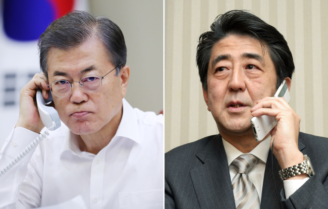 South Korean President Moon Jae-in (left) and Japanese Prime Minister Shinzo Abe (Yonhap)