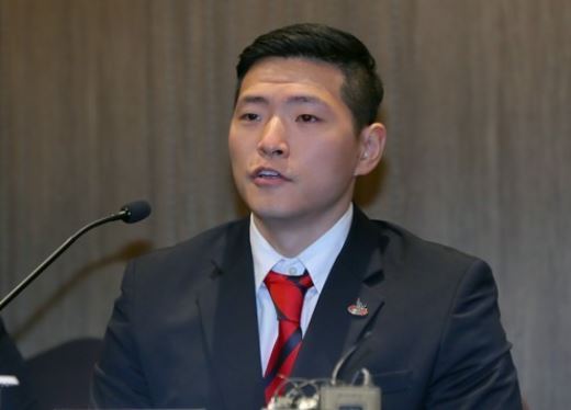 Kim Bum-jin, captain of the South Korean hockey team Daemyung Killer Whales, speaks at a press conference before the start of the 2017-2018 Asia League Ice Hockey season in Seoul on Aug. 28, 2017. (Yonhap)