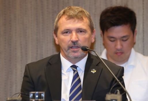 Patrick Martinec, head coach of the South Korean hockey team Anyang Halla, speaks at a press conference in Seoul on Aug. 28, 2017, before the start of the 2017-2018 Asia League Ice Hockey season. (Yonhap)