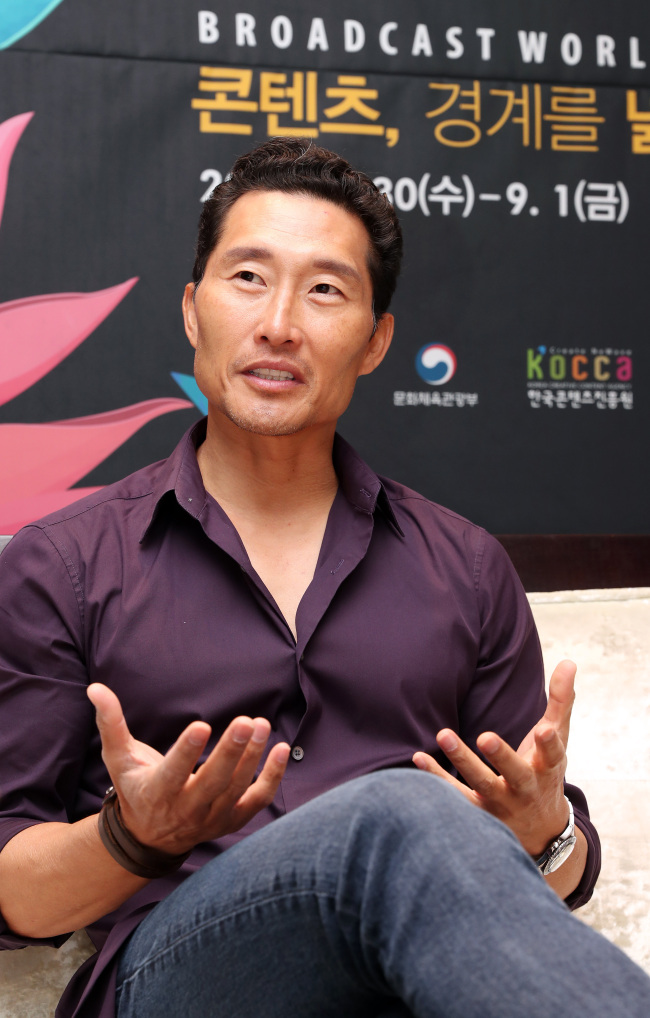 Daniel Dae Kim speaks to reporters at InterContinental Seoul Coex on Wednesday. (KOCCA)