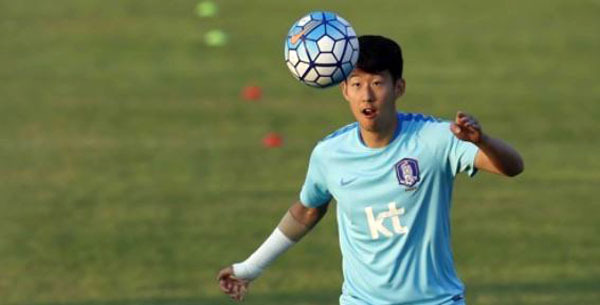 South Korean midfielder Son Heung-min practices in Tashkent, Uzbekistan, on Sept. 3, 2017, two days prior to his team`s World Cup qualifier against Uzbekistan. (Yonhap)