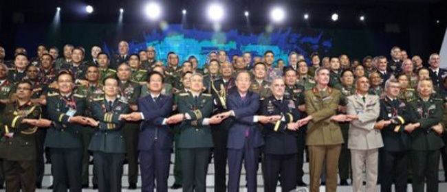 Participants in the 10th Pacific Armies Chiefs Conference pose for a photo at the opening of the meeting at the Grand Hyatt hotel in Seoul on Sept. 18, 2017. (Yonhap)