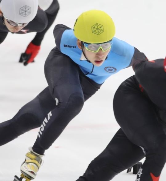 In this file photo taken April 9, 2017, South Korean short track speed skater Lim Hyo-jun races in the men's 1,000m semifinals at the Olympic team trials at Mokdong Ice Rink in Seoul. (Yonhap)
