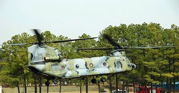 An undated file photo of CH-47D Chinook helicoter operated by South Korea`s military. (Yonhap)