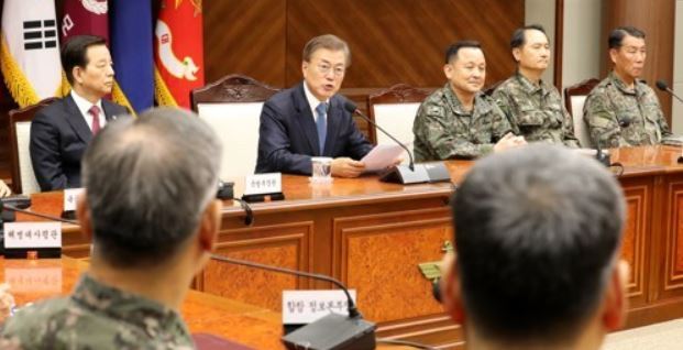 President Moon Jae-in speaks during a visit to the defense ministry on May 17, 2017. (Yonhap)