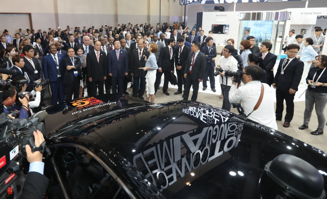 Organizers, South Korean government and municipal chiefs, along with other visitors look at an autonomous vehicle that recently succeeded in its first expressway test drive on the first day of the ITU Telecom World 2017 in Busan on Monday. (Yonhap)