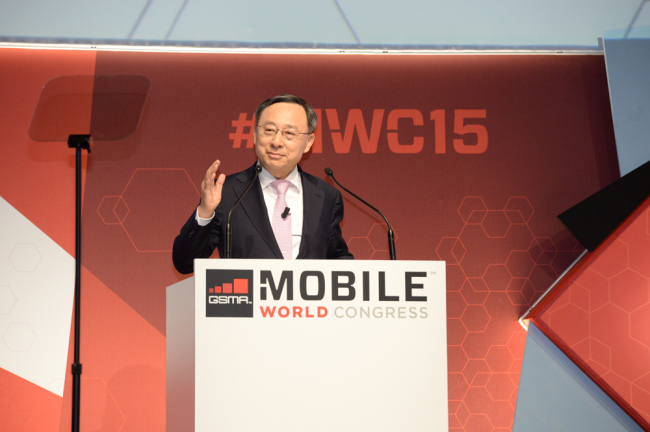 KT Chairman and CEO Hwang Chang-gyu giving a keynote speech at the 2015 Mobile World Congress in Barcelona, Spain (KT)