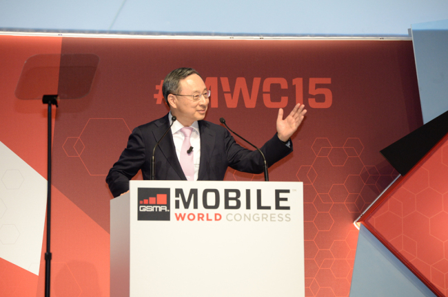 KT Chairman Hwang Chang-gyu delivers a keynote speech on 5G at the 2015 Mobile World Congress in Barcelona. (KT)