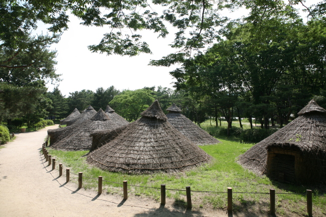 Amsa Neolithic settlement site (Amsadong site)