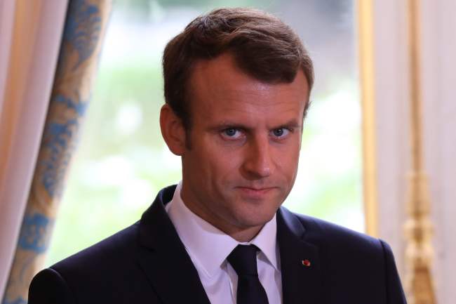 French president Emmanuel Macron is pictured prior to his meeting with Iraqi Prime minister at the Elysee palace in Paris, on October 5, 2017. (AFP-Yonhap)