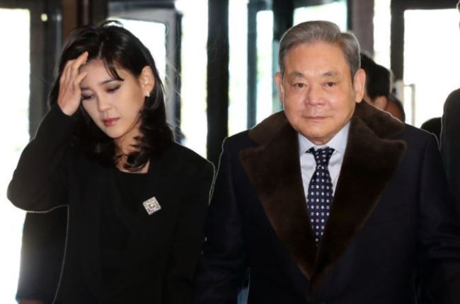 Hotel Shilla President Lee Boo-jin (left) and Samsung Chairman Lee Kun-hee (Yonhap)