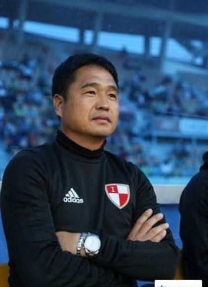 This undated photo provided by the K League shows Busan IPark head coach Cho Jin-ho, who died of a sudden heart attack on Oct. 10, 2017. (Yonhap)